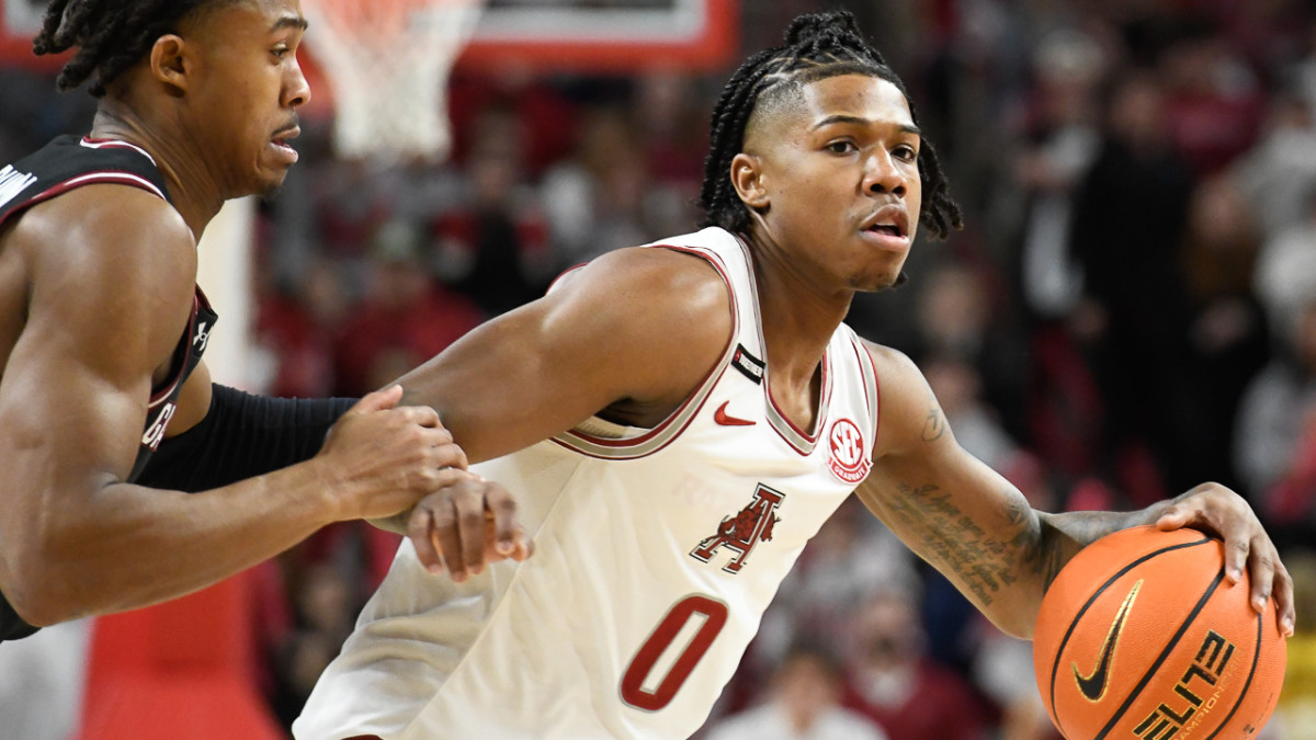 Razorbacks' Khalif Battle against South Carolina